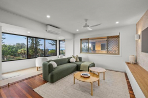 Sophisticated 2-Bed Steps Away From Bilinga Beach